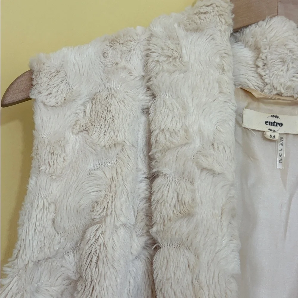 Entro | Cream Faux Teddy Textured Fur Open Front Pocket Rounded Hem Lined Vest M